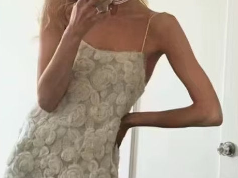 3D Floral Applique Long White Pleated Dress - Dresses