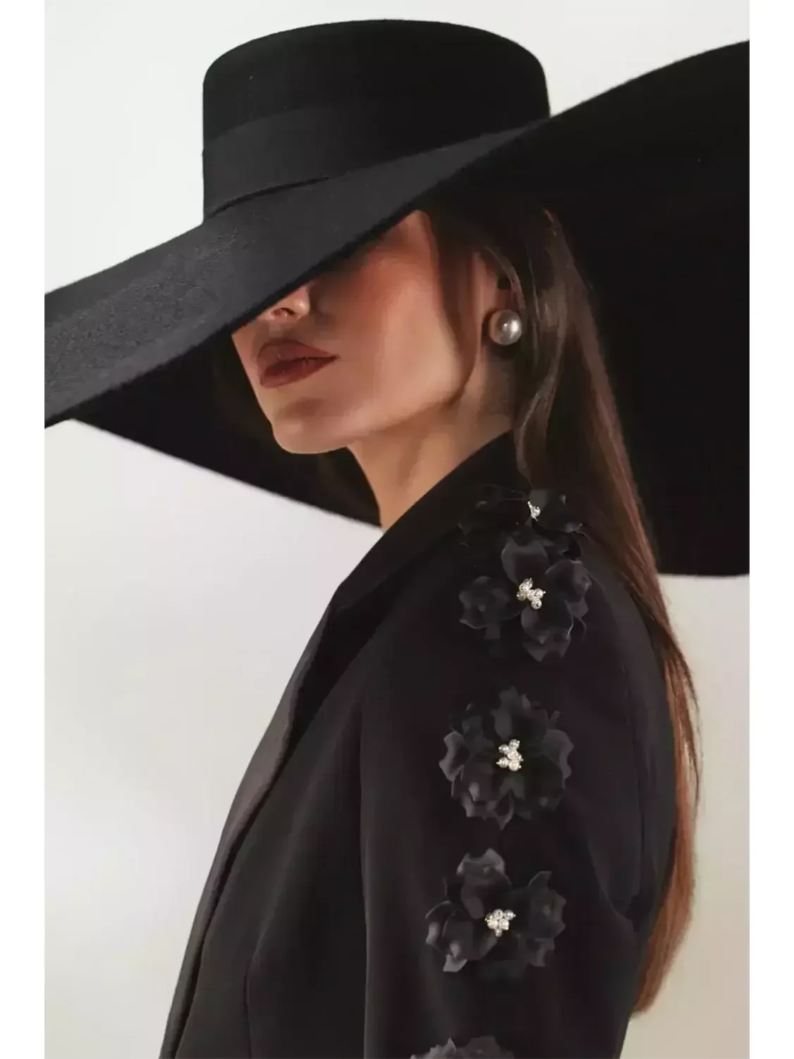 Black Floral-Applique Embellished Single-Breasted Blazer and High-Waist Pant Suit - Suits & Sets