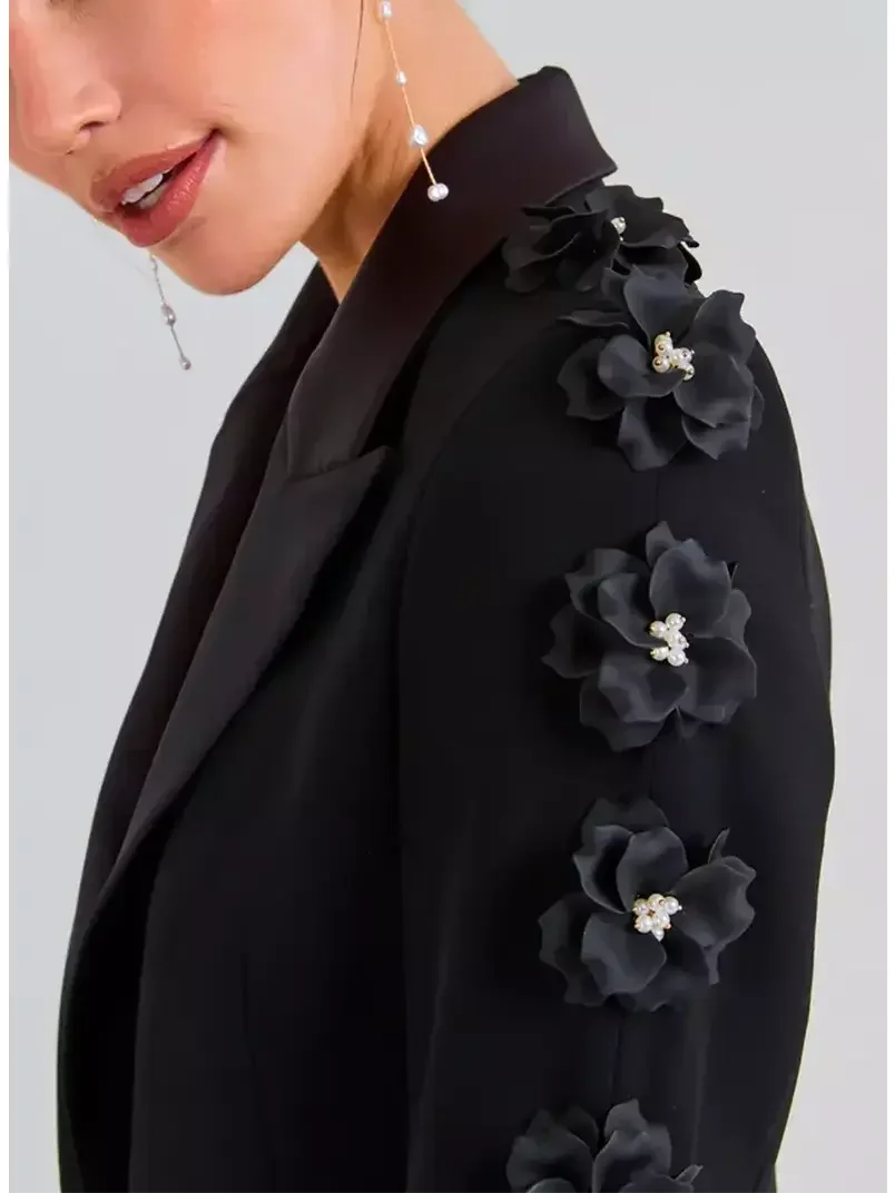 Black Floral-Applique Embellished Single-Breasted Blazer and High-Waist Pant Suit - Suits & Sets