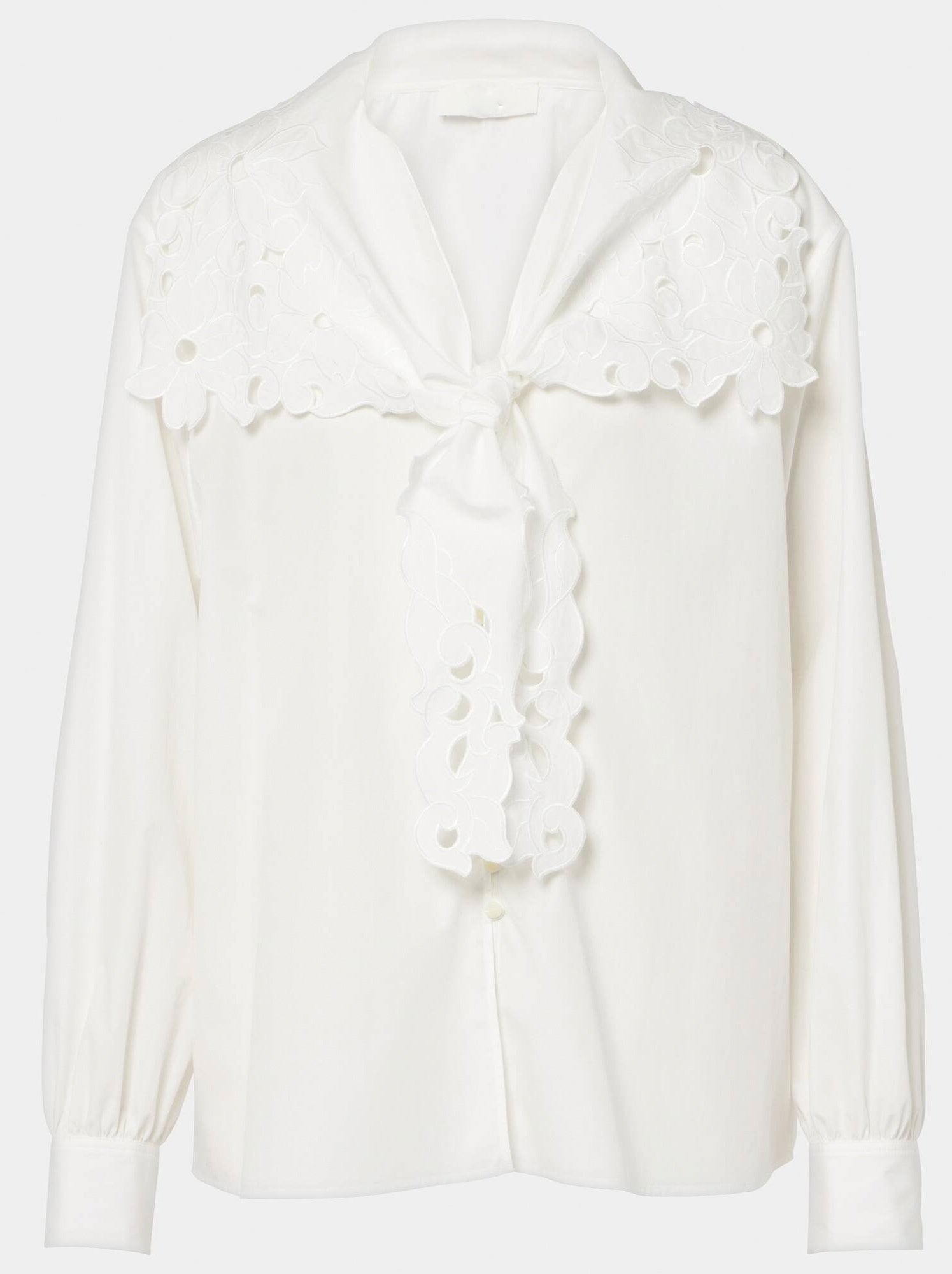 White eyelet-trimmed Broderie Anglaise Cotton Poplin Blouse with blue jeans outfit