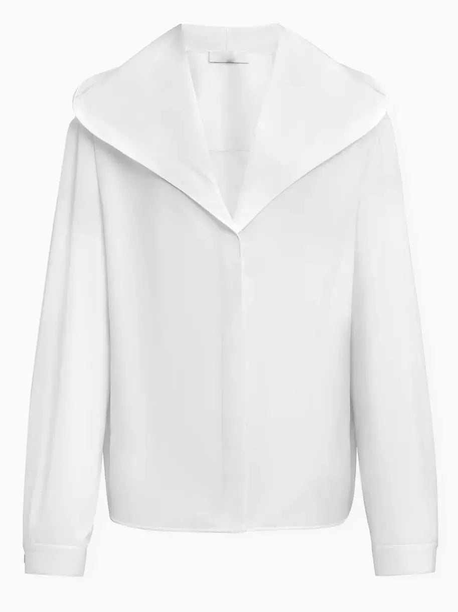 White cropped collared hooded cotton-poplin shirt styled with blue jeans