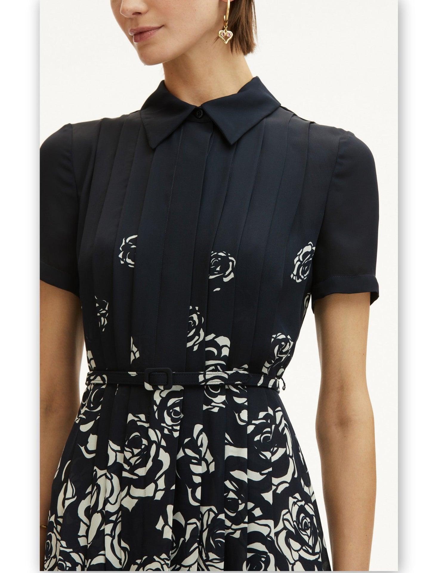Black and white floral design on Roses Printed Short-Sleeve Midi Dress for stylish looks