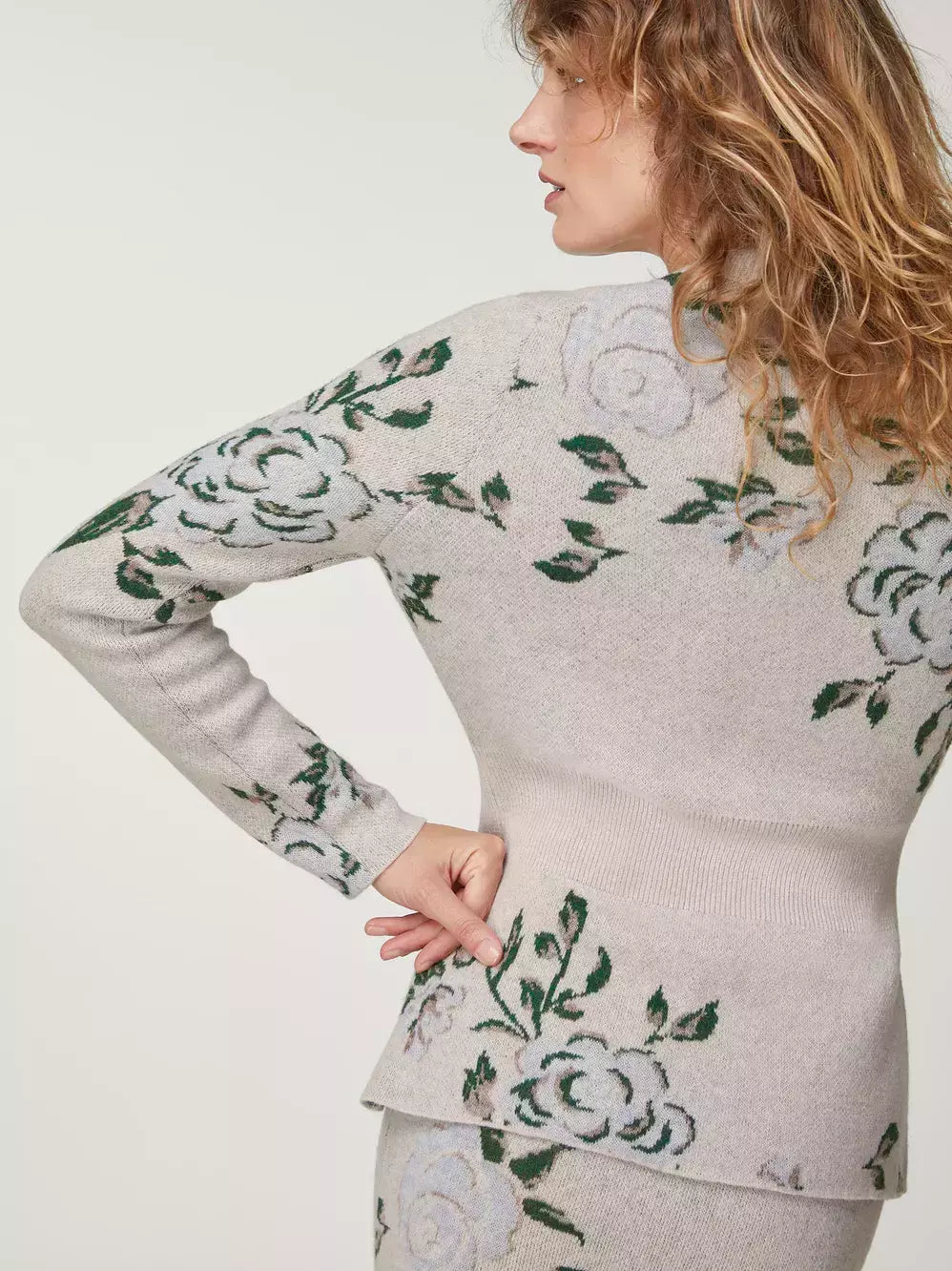 Fitted Floral Printed Cardigan Sweater - Sweaters & Knitwear